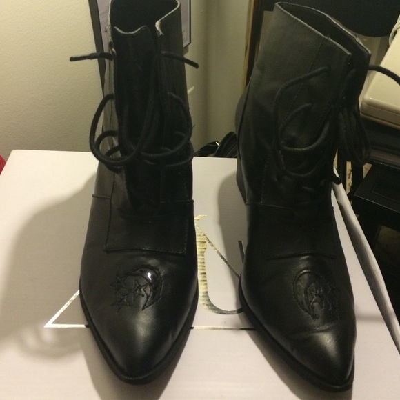 Black Aura YRU Boots