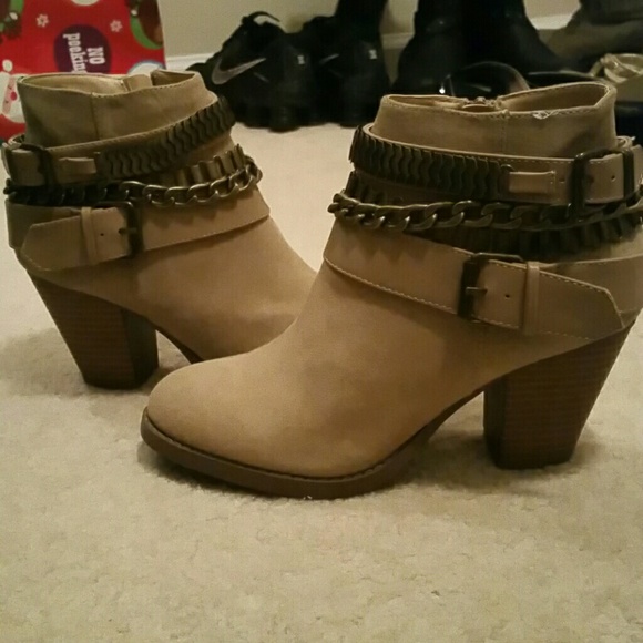 Super cute ankle boots