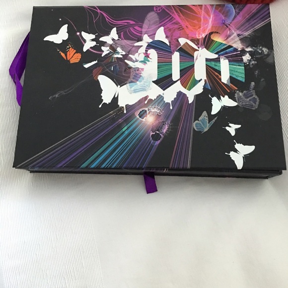 Urban Decay Book of Shadows IV