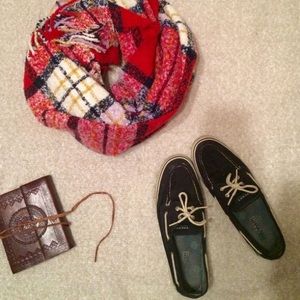 ON HOLD UNTIL 16th Navy Corduroy Sperrys