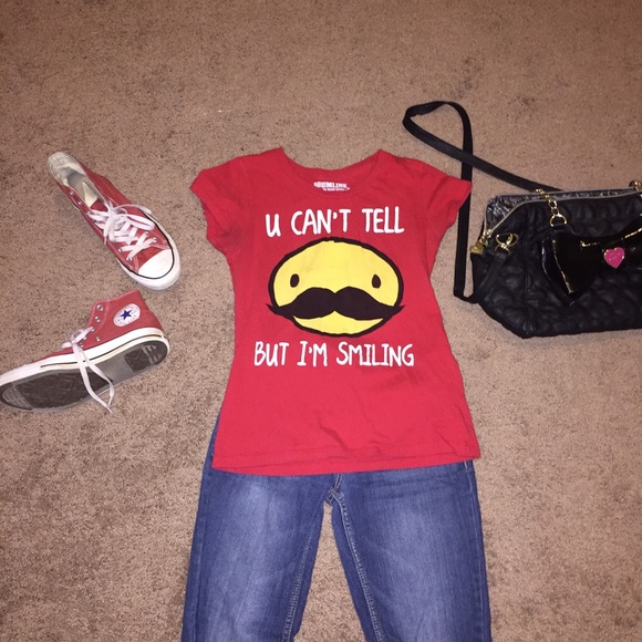 ✅-Red graphic Tee!