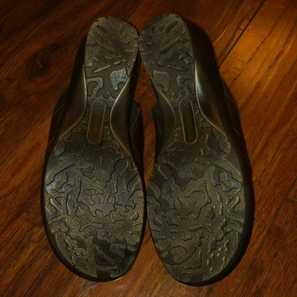 Brown Naturalizer Clogs - Picture 2 of 4