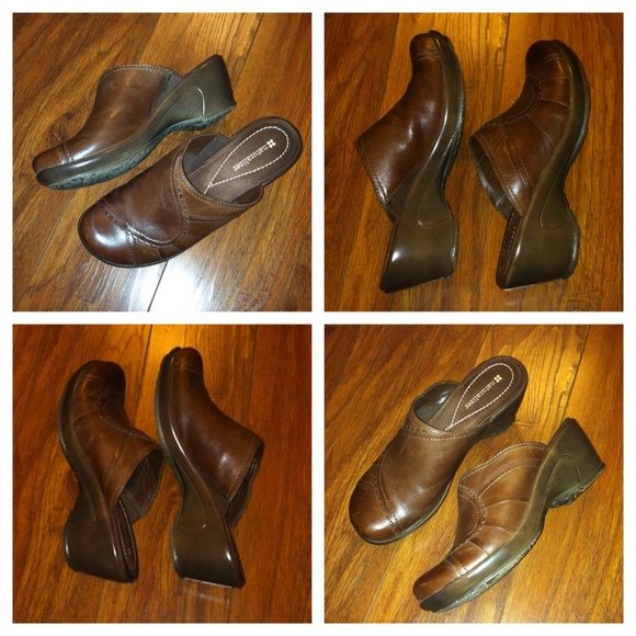 Brown Naturalizer Clogs - Picture 4 of 4
