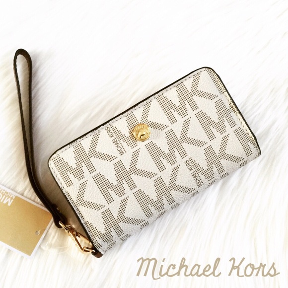 Michael Kors Handbags - NWT Michael Kors iPhone 6 Luggage Vanilla Case!