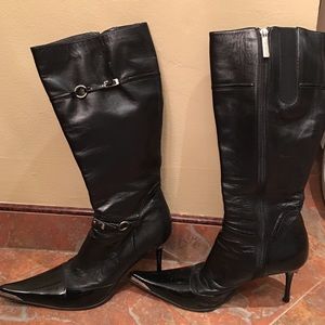 Black pointed toe zip up heeled boots