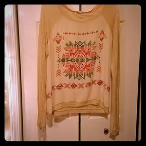 Thin sweater with Aztec design