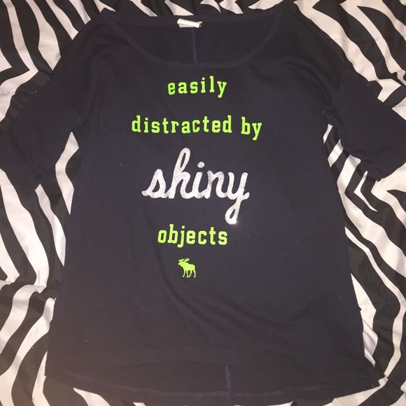 Very Cute "Distracted by shiny objects" Shirt 💚💚