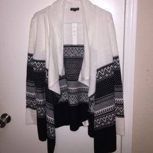 ‼️SALE‼️Black and white cardigan!