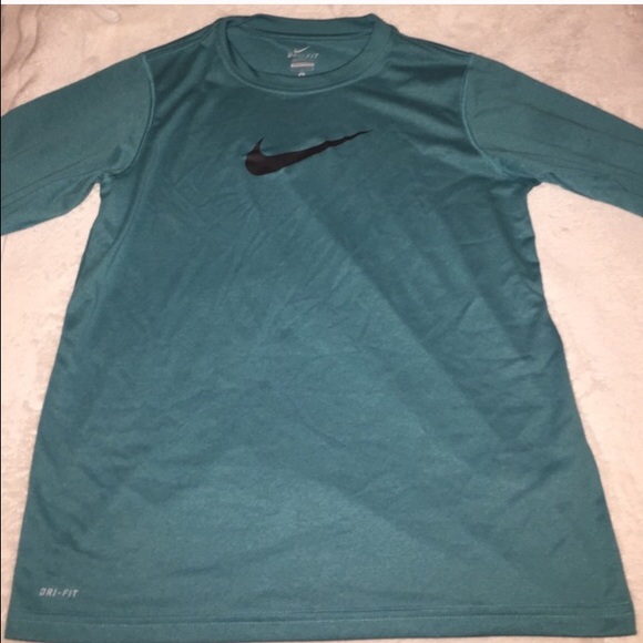 ✅ Nike Dri-fit shirt.