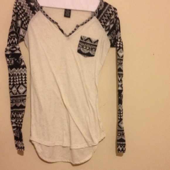Cute black tribal small shirt - Picture 1 of 4