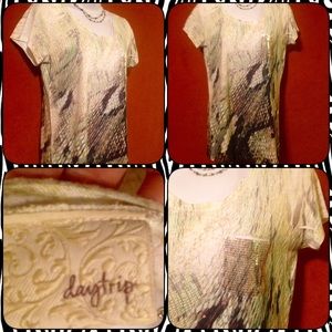 ⭐️ Super Cute Daytrip Tee ⭐️