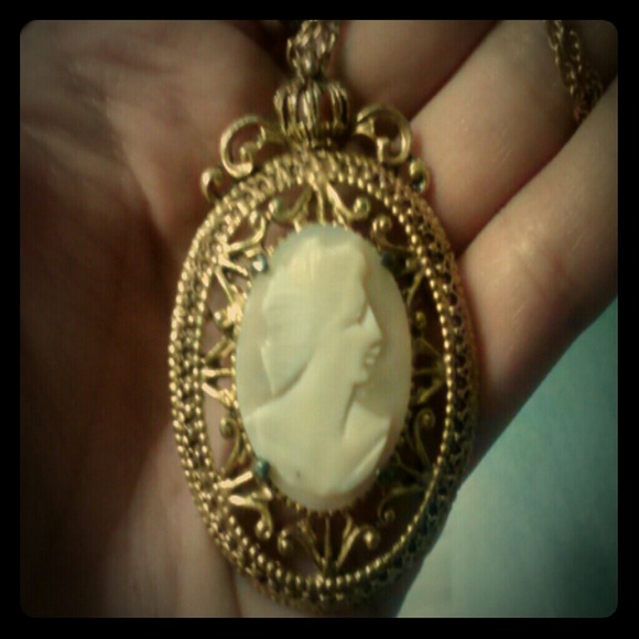 Vintage Florenza Cameo Brooch Pendant