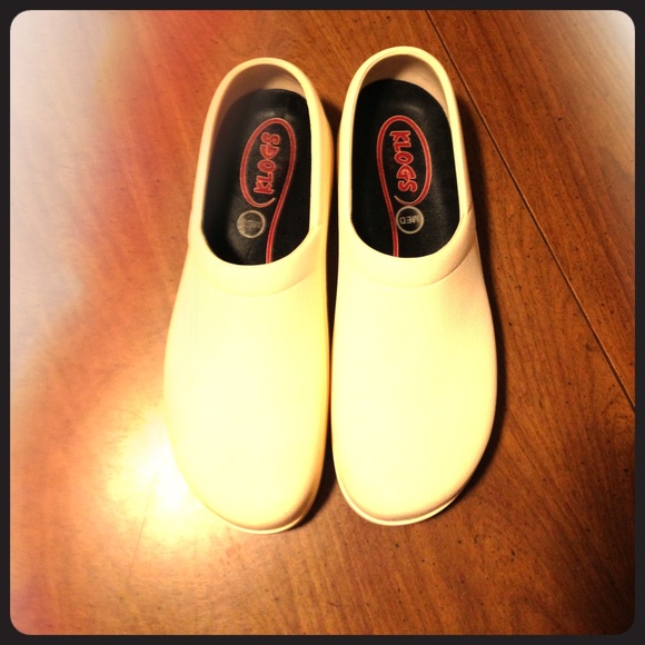 nursing shoes size 11