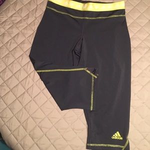 Like new! Gray/yellow Adidas athletic capris🏃🏻