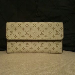 Authentic louis vuitton Sarah lin mini Wallet
