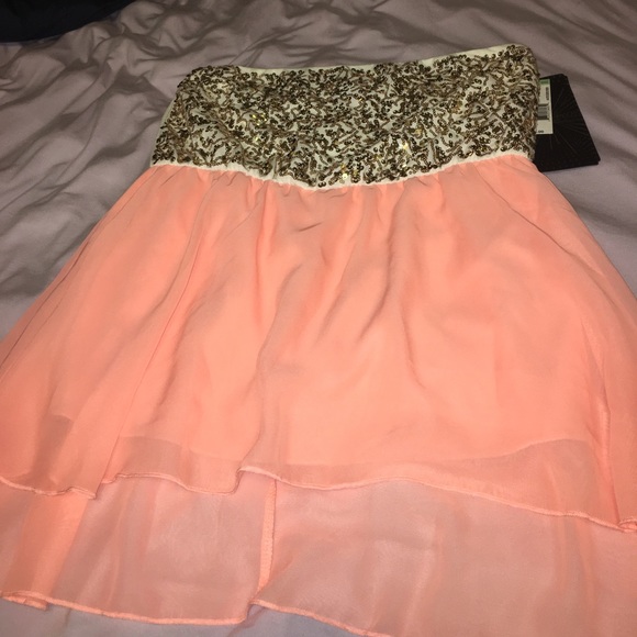 NWT Tube Top with sequins - Picture 4 of 5