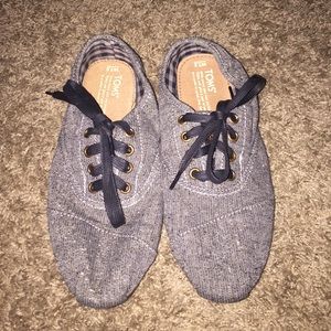 Toms lace up shoes!