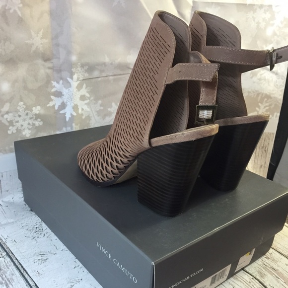 Vince Camuto - Picture 2 of 4