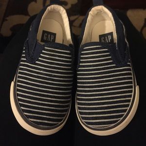 Gap slip ons