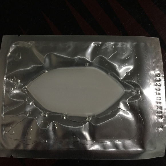6- Stain smooth lip plump masks
