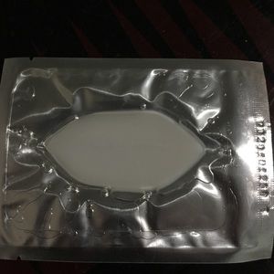 6- Stain smooth lip plump masks