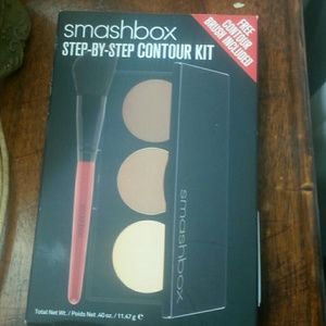 Smashbox contour kit with brush NEW IN BOX