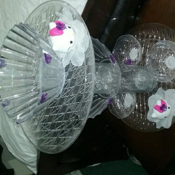 Beautiful hello kitty makeup stand