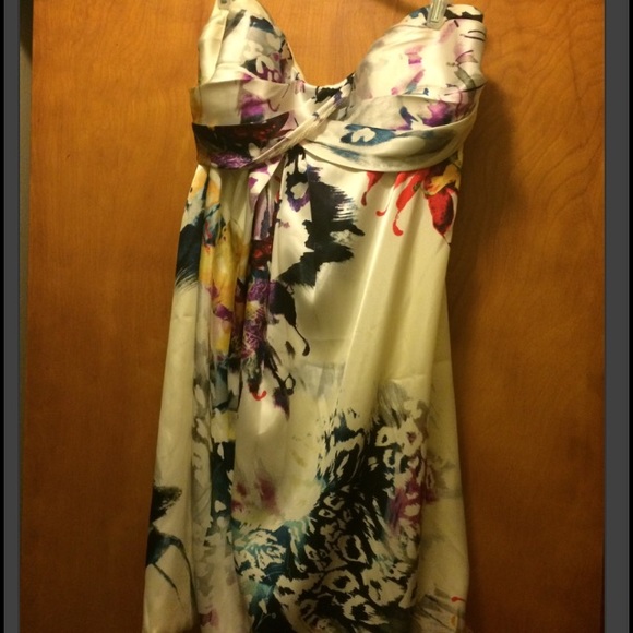 Formal dresses. - Picture 1 of 2