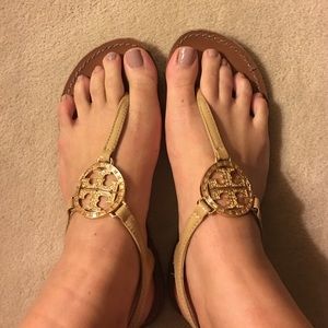 Tory burch violet thong