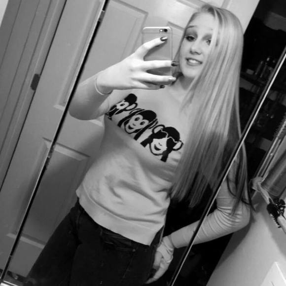 Meet your Posher, Mandi - Picture 1 of 1