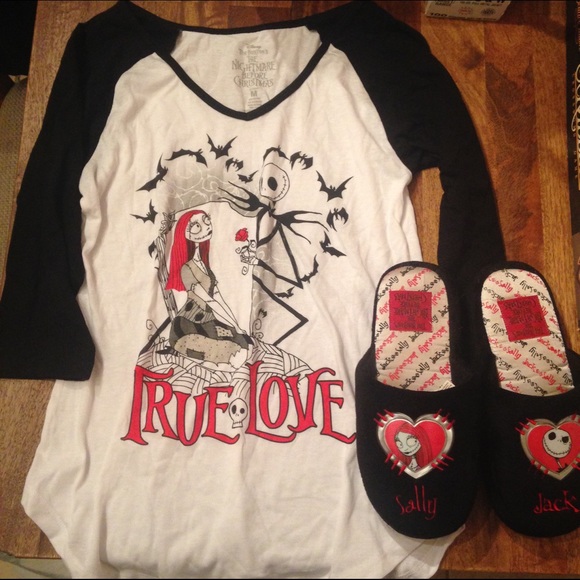 Nightmare before Christmas t shirt and slippers