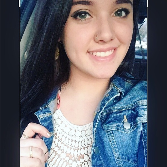 Meet your Posher, Alexis