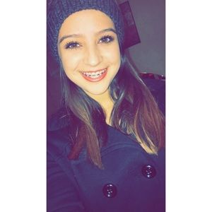 Meet your Posher, Alexis