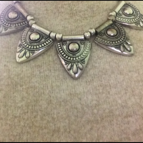 Silver statement neckless - Picture 2 of 3