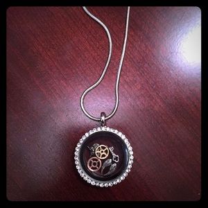 Silver color necklace hand made.