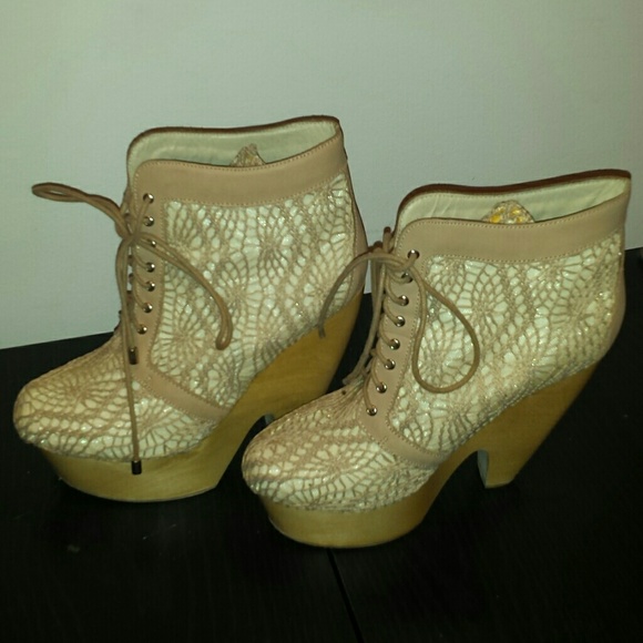 MESSECA NEW YORK JULIE LACE UP ANKLE BOOT