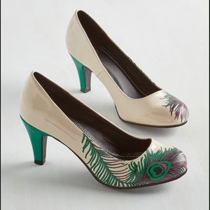 Perfectly Posh peacock pump