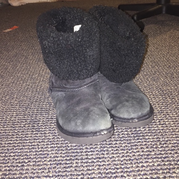 Black ugg boots