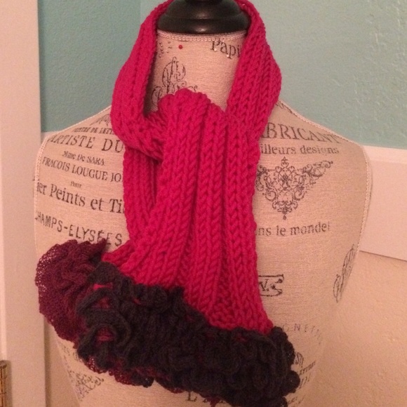 Ruffle trim scarf