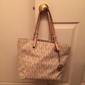 [SOLD] Michael Kors Signature Tote (white)