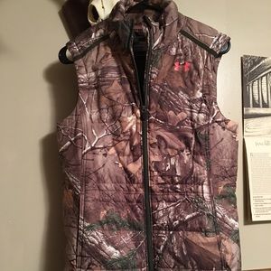 Woman's Under Armour Camo Vest