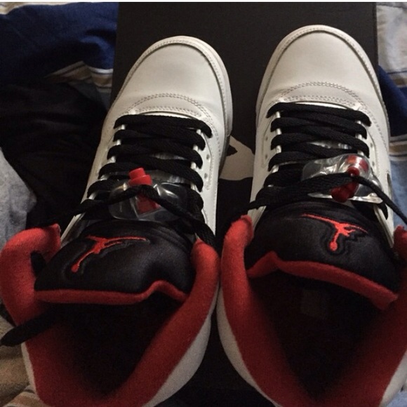AIR JORDAN "FIRE RED" 5s (5.5Youth/7.5 in women)