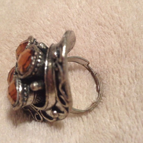 Beautiful statement ring - Picture 2 of 2