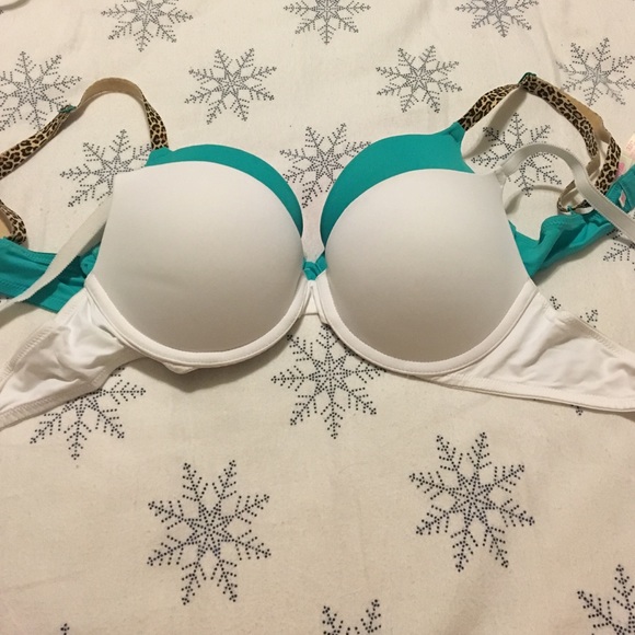 VS PINK 32C Bra Bundle