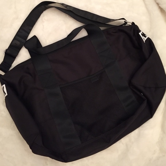 💥SOLD💥VS Pink Gym/ Weekender Bag Bundle - Picture 2 of 4