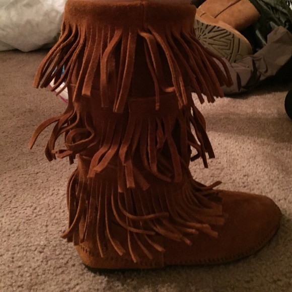 Minnetonka fringe boots