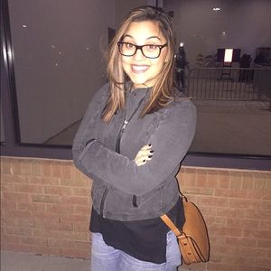 Meet your Posher, Nicole