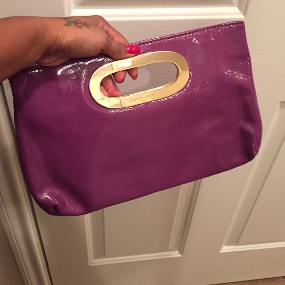 💣 Authentic Michael Kors Purple Patent Clutch!😍
