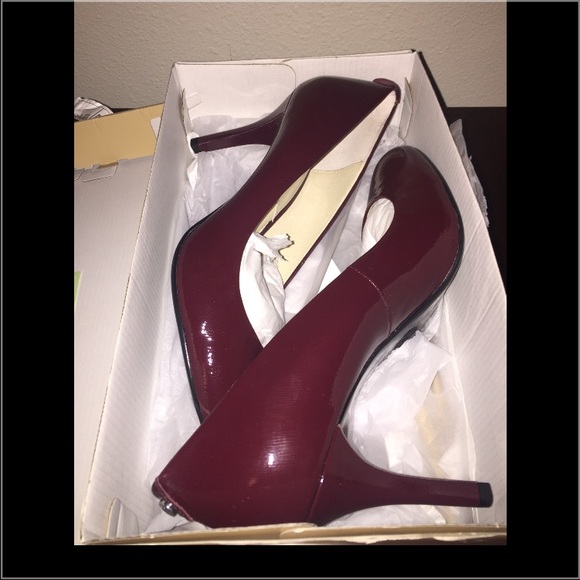 SOLDAUTHENTIC MICHAEL KORS SIZE 10 FLEX PUMPS SOLD