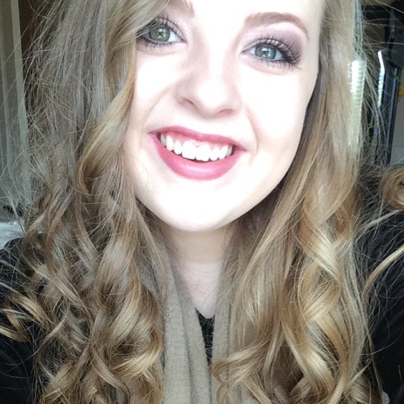 Meet your Posher, Hannah - Picture 1 of 1